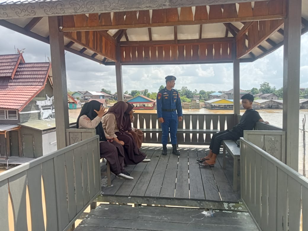 Ditpolairud Berikan Imbauan Keselamatan Kepada Pengunjung Wisata Palangka Raya