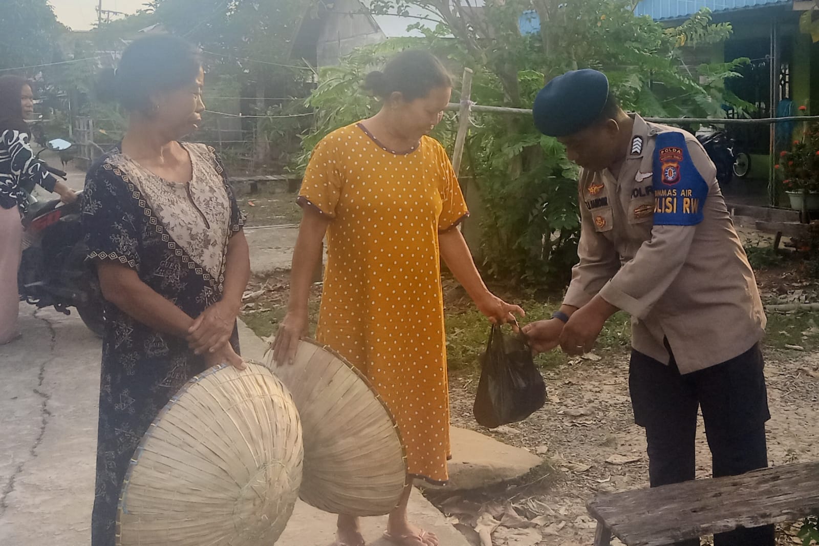Polisi RW Ditpolairud Sambangi Warga Desa Palangkau Lama Sosialisasikan Hal Ini