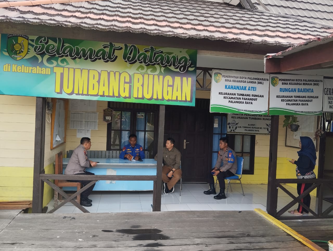 Sambangi Kantor Desa Tumbang Rungan, Polisi RW Ditpolairud Sampaikan Hal Ini