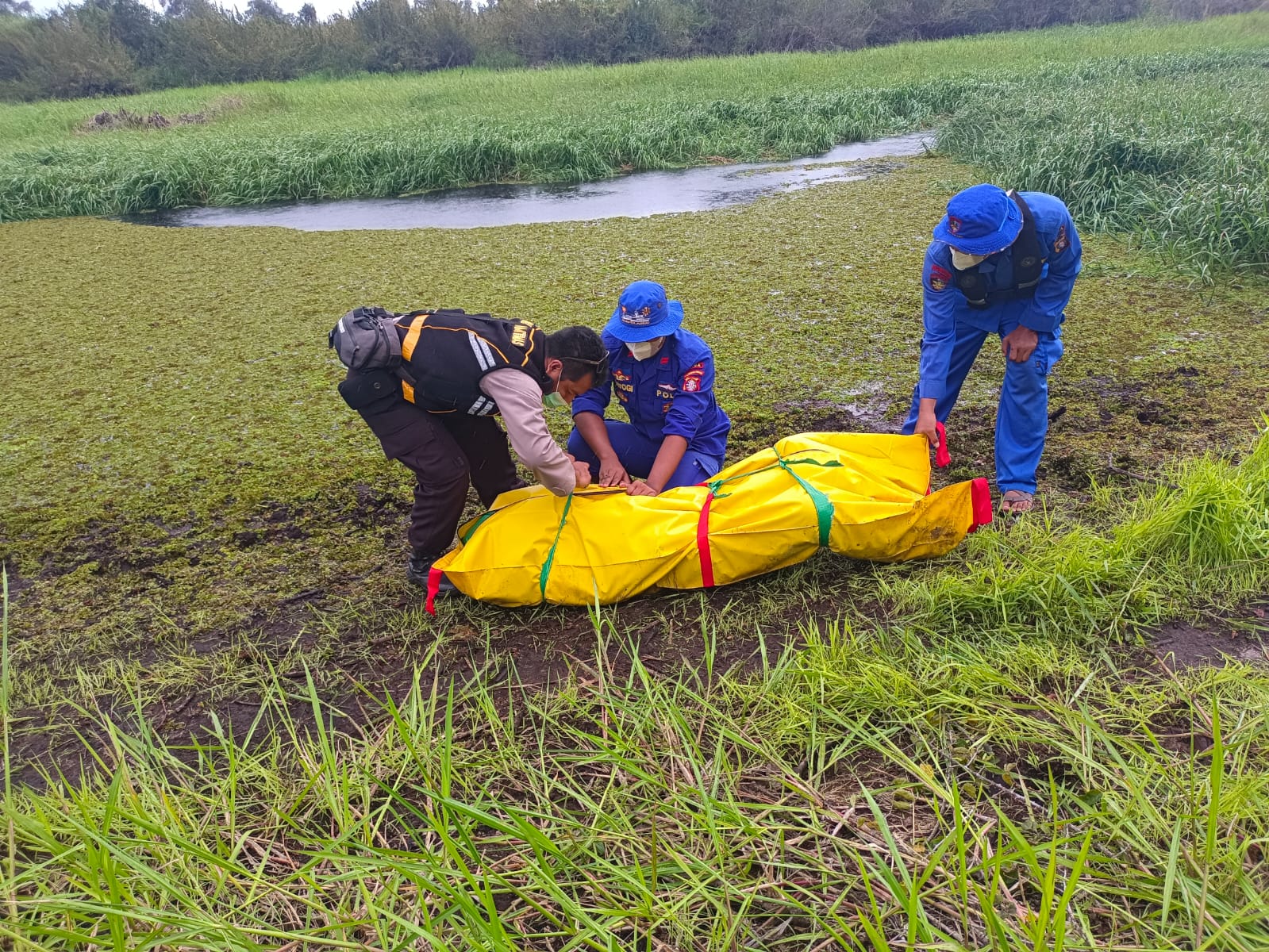 Terima Laporan Masyarakat, Ditpolairud Dan TIM SAR Evakuasi Jenazah