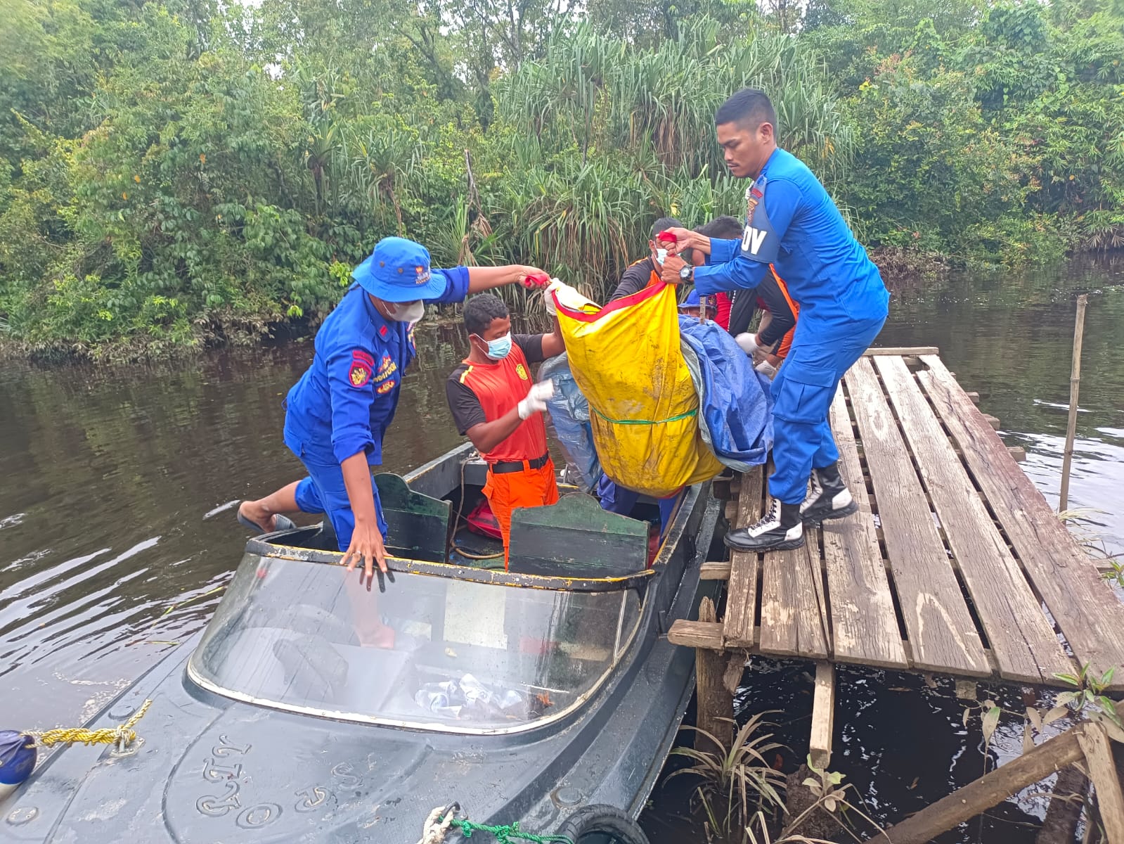 Terima Laporan Masyarakat, Ditpolairud Dan TIM SAR Evakuasi Jenazah