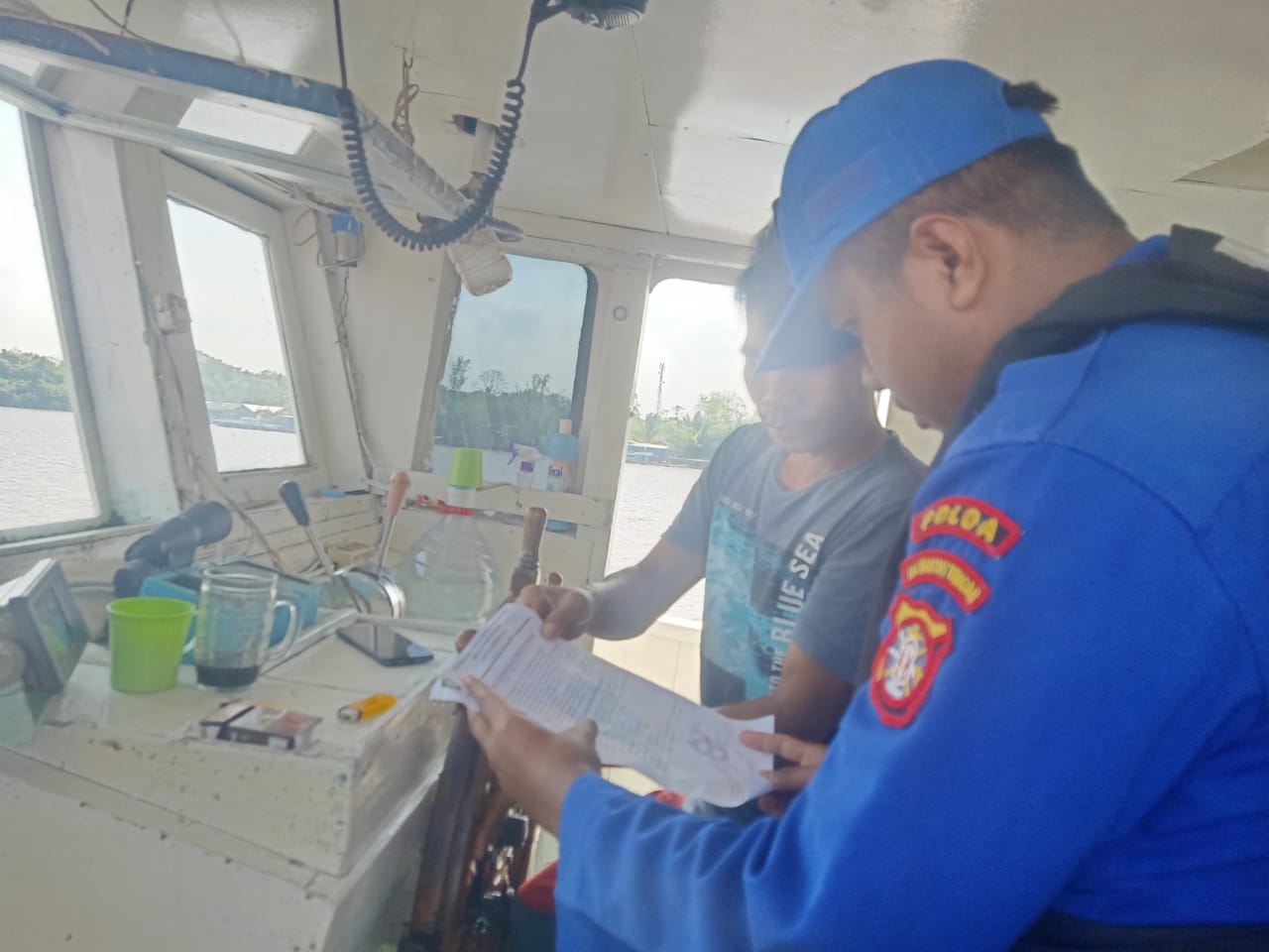 Lakukan Pemeriksaan SPB pada Kapal, KP XVIII - 2006 Ditpolairud Polda Kalteng Temukan Ini  