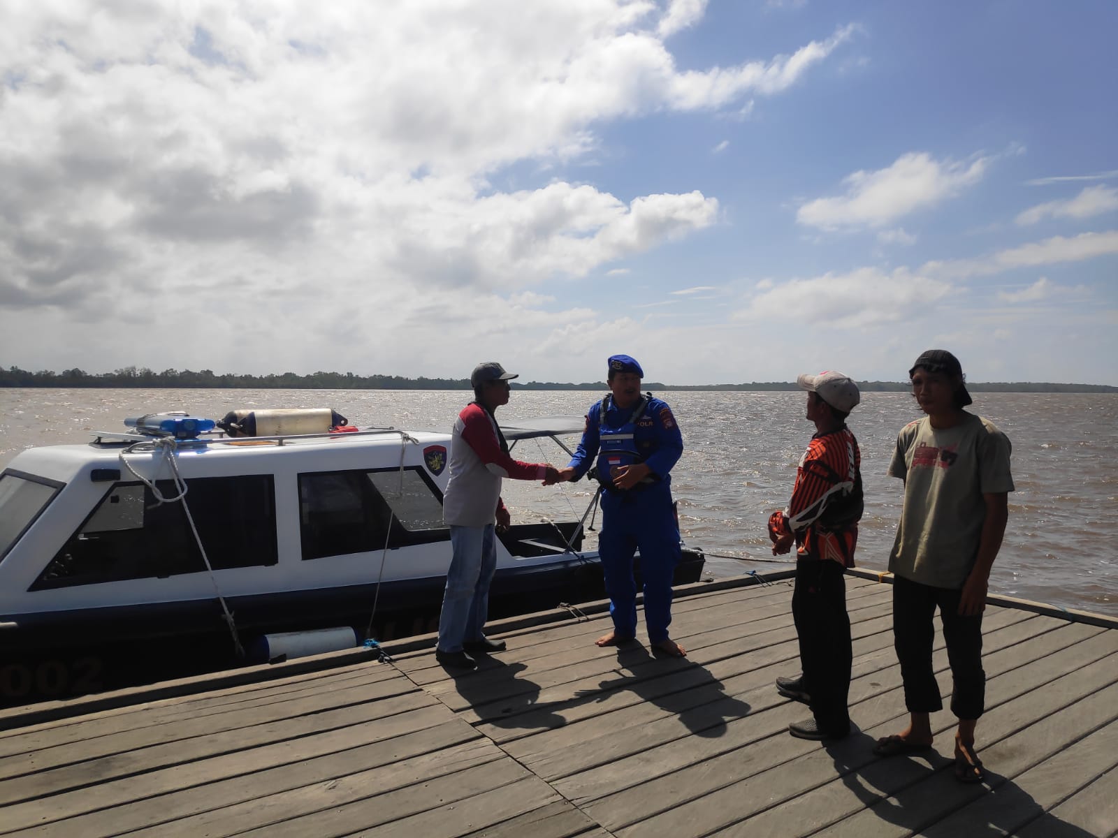 Pastikan Sitkamtibmas Sekitar Pegatan Kondusif, Ditpolairud Laksanakan Patroli Dan Sambang