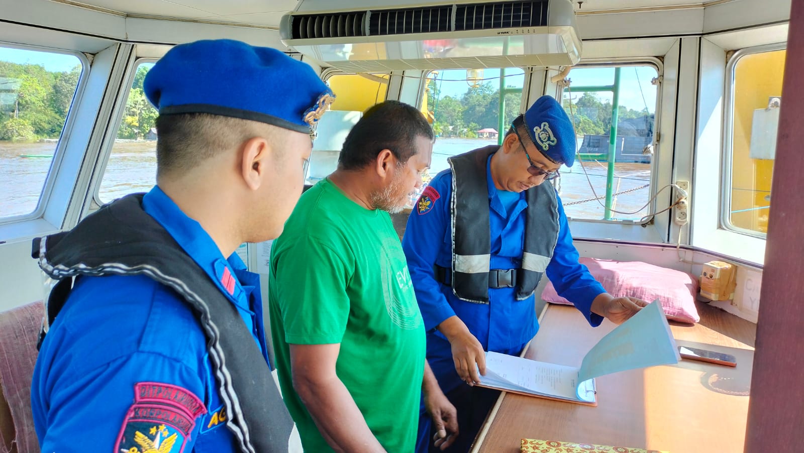 Antisipasi Pelanggaran Pelayaran KP XVIII 2001 Ditpolairud Laksanakan Patroli di Sungai Barito