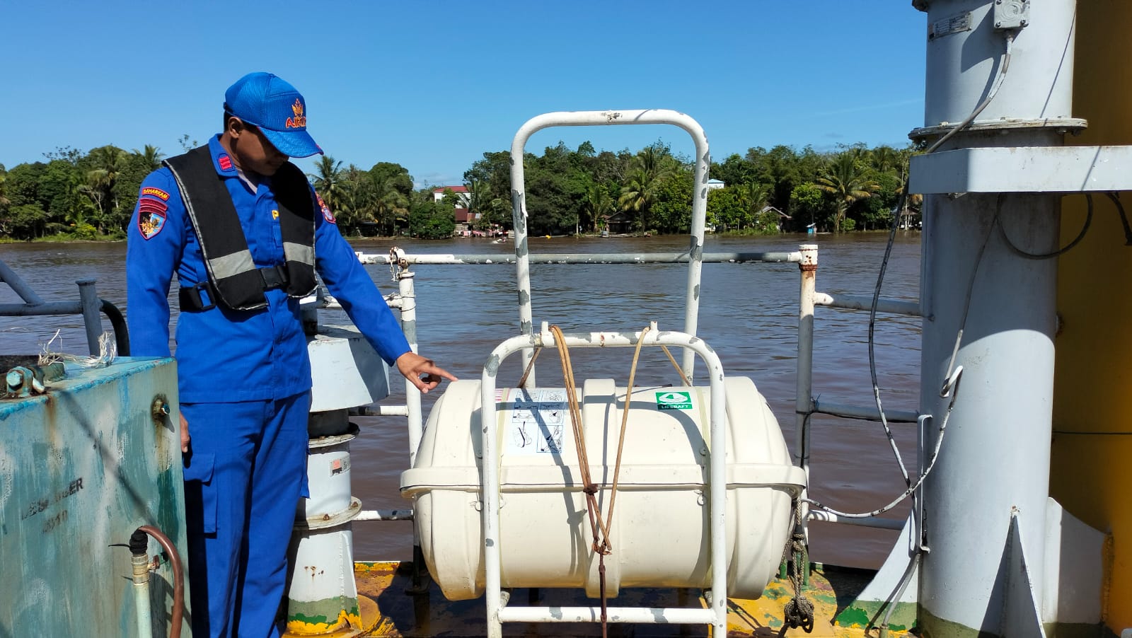 Antisipasi Pelanggaran Pelayaran KP XVIII 2001 Ditpolairud Laksanakan Patroli di Sungai Barito