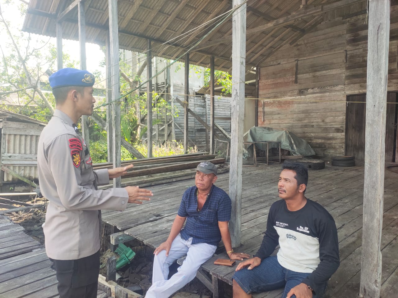 Sosialisasikan Pentingnya Keselelamatan Saat Berlayar, Ditpolairud Sambangi Nelayan Di Das Kuala Jelai