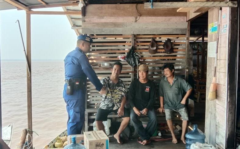 Wujudkan Pemilu Aman Kondusif , Personel Ditpolairud Berikan Imbauan Untuk Tidak Terpengaruh Informasi Hoax