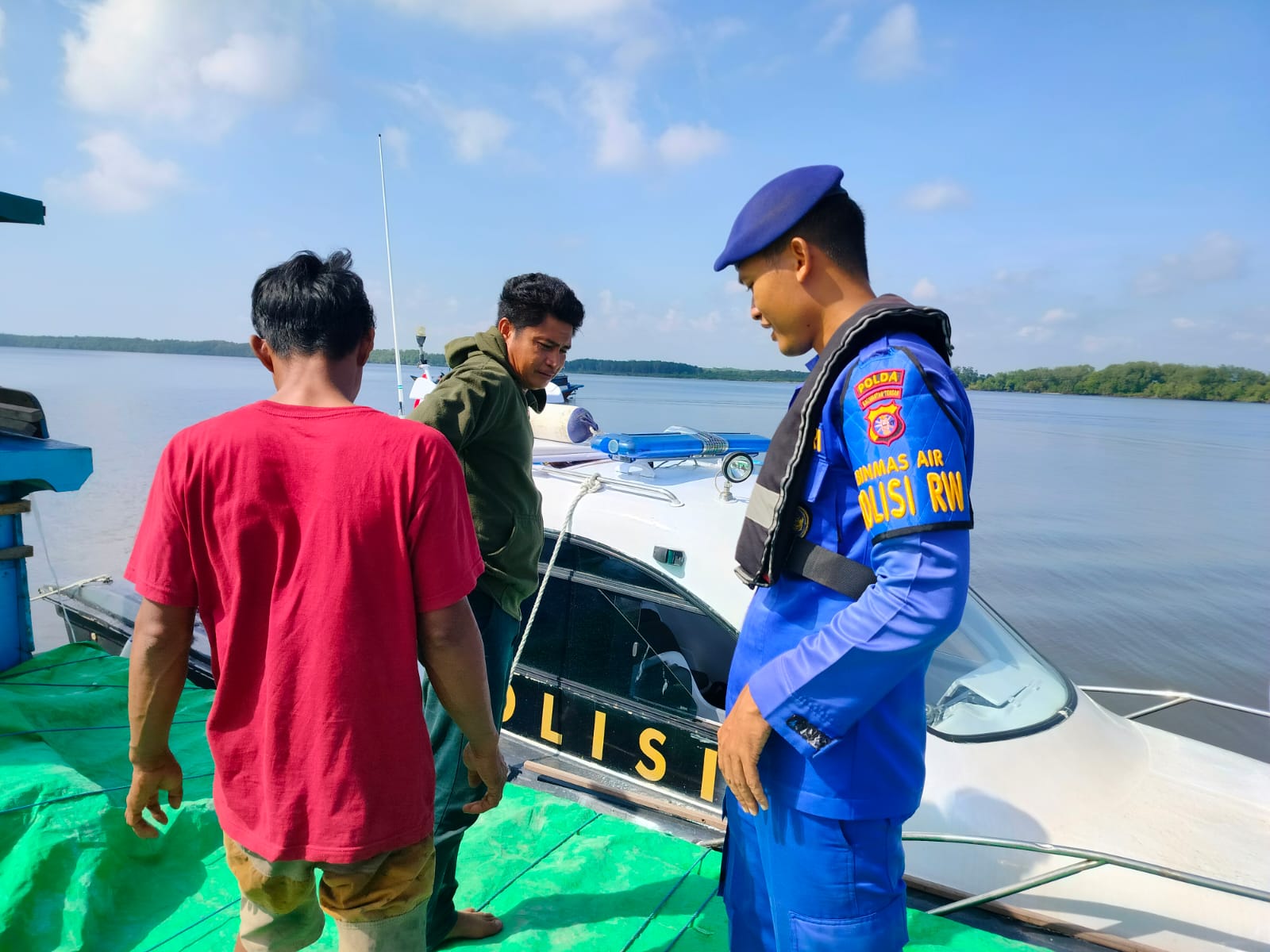 Personel Ditpolairud Ajak Warga Kumai Jaga Kamtibmas Menjelang Pemilu