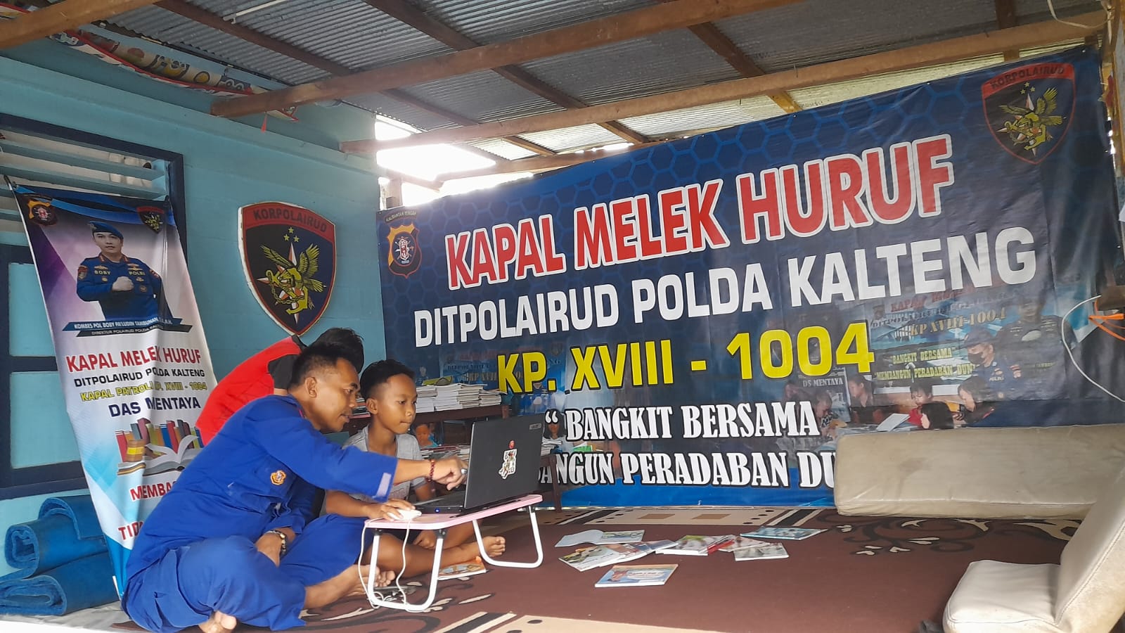 Di Bilik Baca KP.XVIII-1004 Selain Membaca Anak-Anak Juga Bisa Belajar Komputer