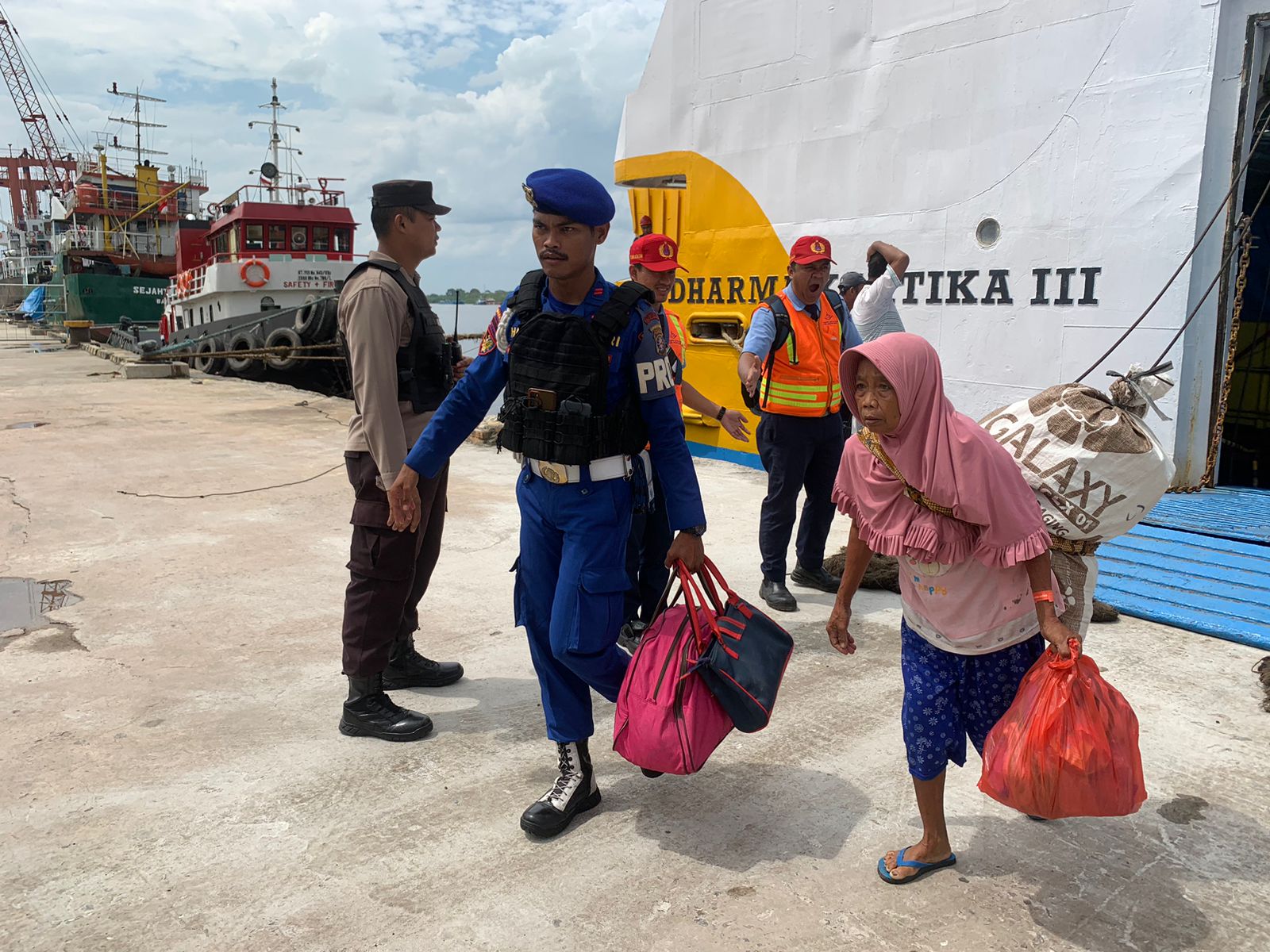 Mendekati Hari Raya Idhul Fitri 1444 H, Ditpolairud Siagakan Personelnya di Pelabuhan Kalimantan Tengah