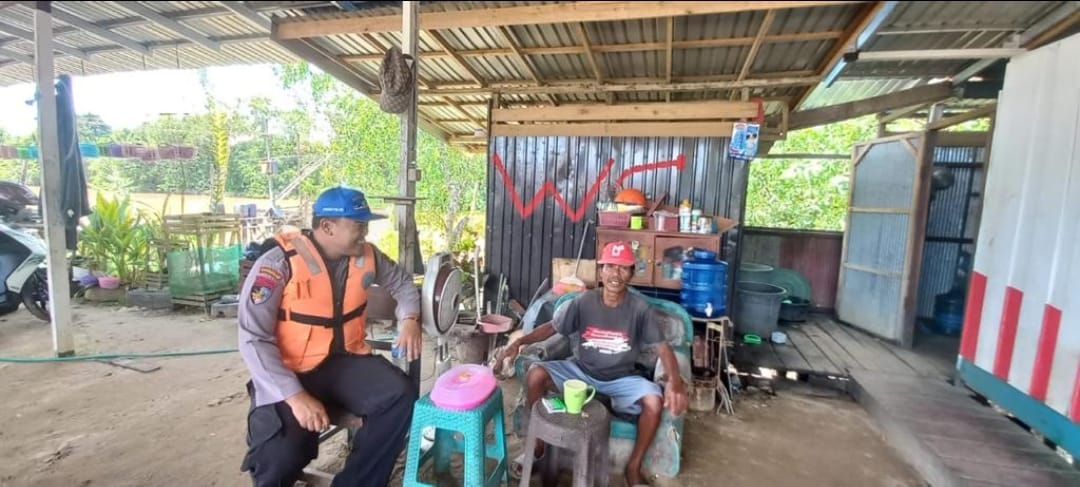 Personel Ditpolairud Ajak masyarakat Desa Bereng Turut Cegah Karhutla  