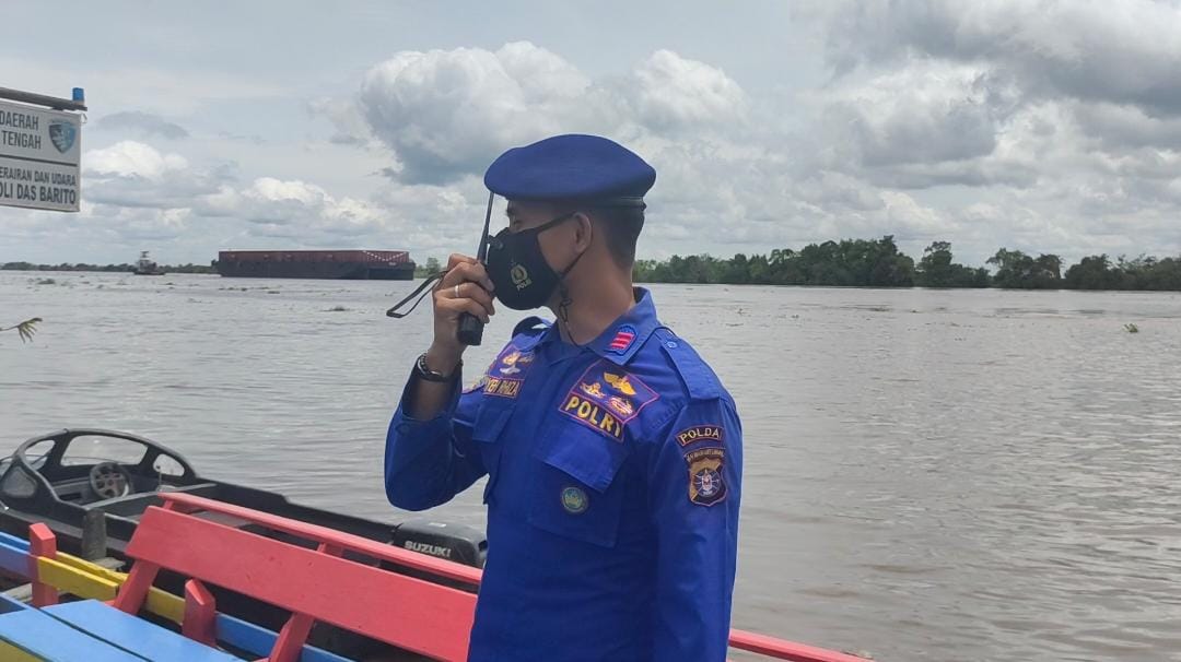 Sampaikan Pesan Kamtibmas, Personel Ditpolairud Gunakan Radio VHF Channel-16