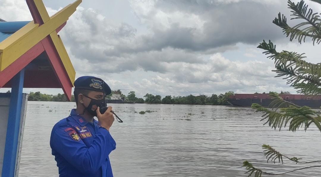 Sampaikan Pesan Kamtibmas, Personel Ditpolairud Gunakan Radio VHF Channel-16