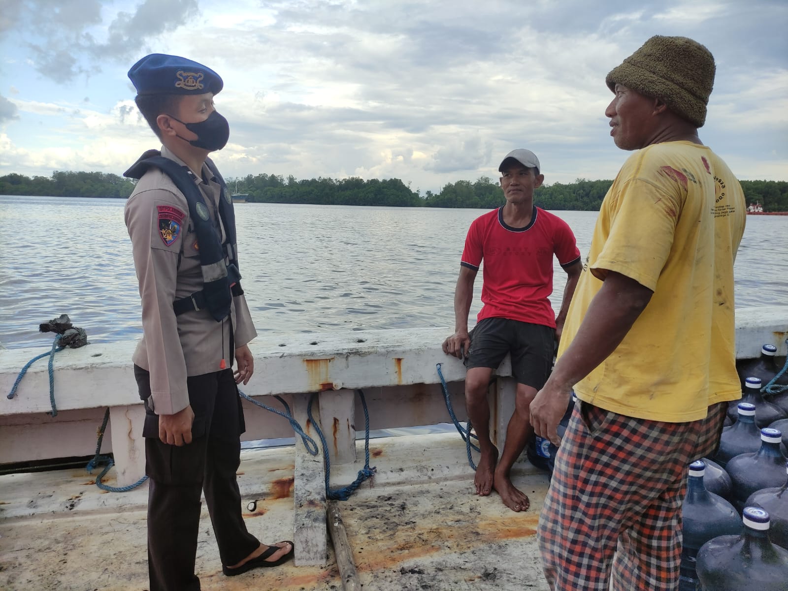 Personel Ditpolairud Ajak Masyarakat Kumai Untuk Aktif Cegah Gerakan Radikal