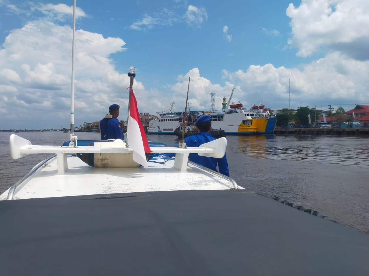 Antisipasi Gangguan Kamtibmas, Ditpolairud Polda Kalteng Patroli Di Pelabuhan Habaring Hurung Sampit