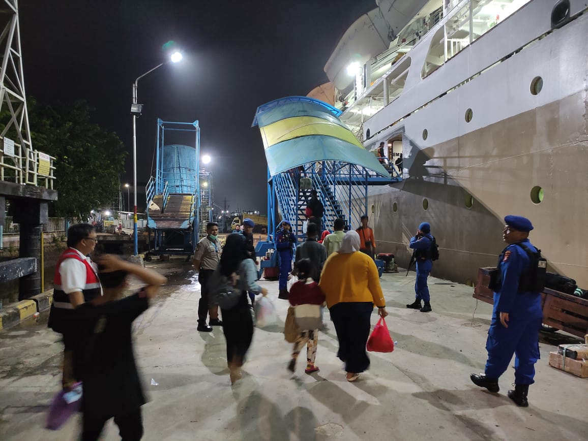 Dirpolairud Cek Personel Pengamanan Di Pelabuhan Panglima Utar Kumai