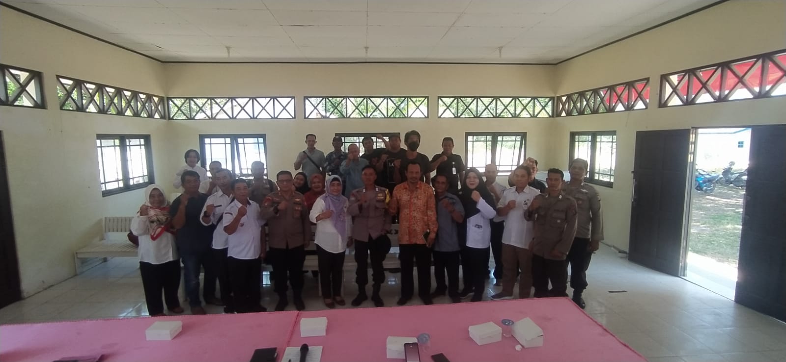 Jaga Kelestarian Lingkungan, Personil Ditpolairud Sosialisasikan Stop Illegal Fishing Di Desa Petuk katimpun