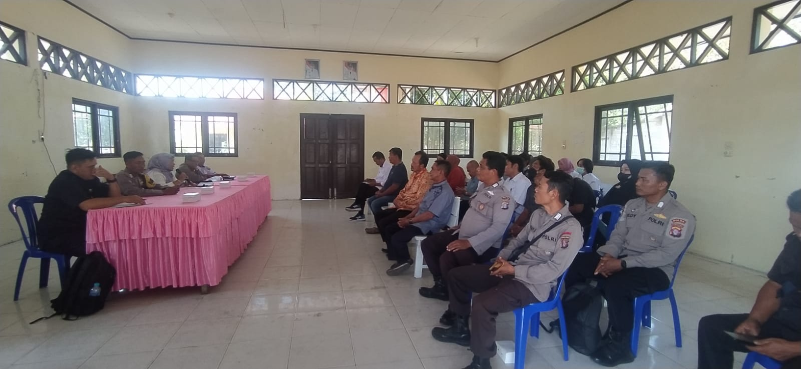 Jaga Kelestarian Lingkungan, Personil Ditpolairud Sosialisasikan Stop Illegal Fishing Di Desa Petuk katimpun