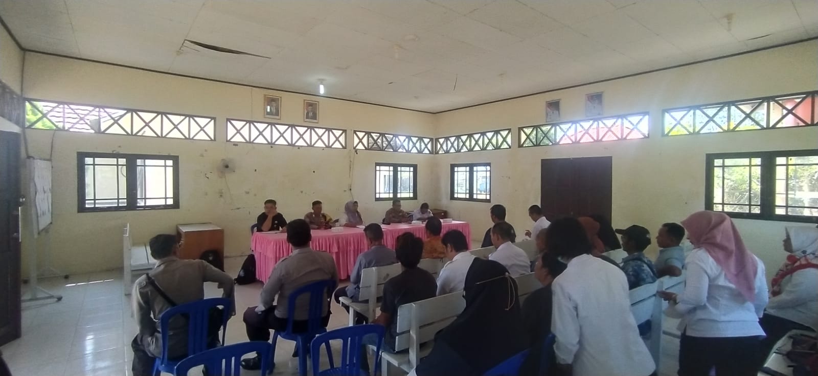 Jaga Kelestarian Lingkungan, Personil Ditpolairud Sosialisasikan Stop Illegal Fishing Di Desa Petuk katimpun