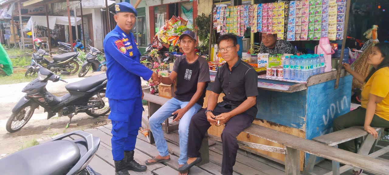 Sambangi Warga Di Desa Samuda, Polisi RW Ditpolairud Sampaikan Hal Ini