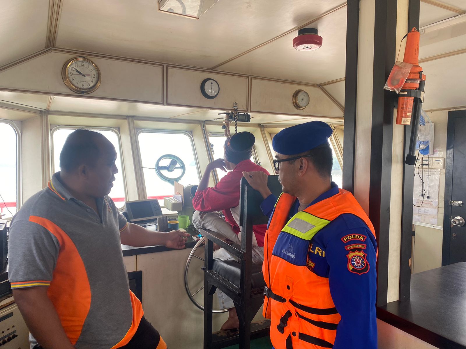 Pastikan Pelayaran Das Barito Aman, Personel Ditpolairud Berikan Pemahaman Bahaya Narkoba