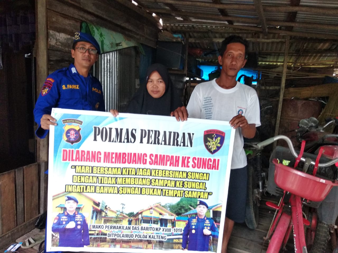 Harkamtibmas Perairan Desa Palangkau Lama, Ditpolairud Ajak Pelajar Jaga Kebersihan Lingkungan