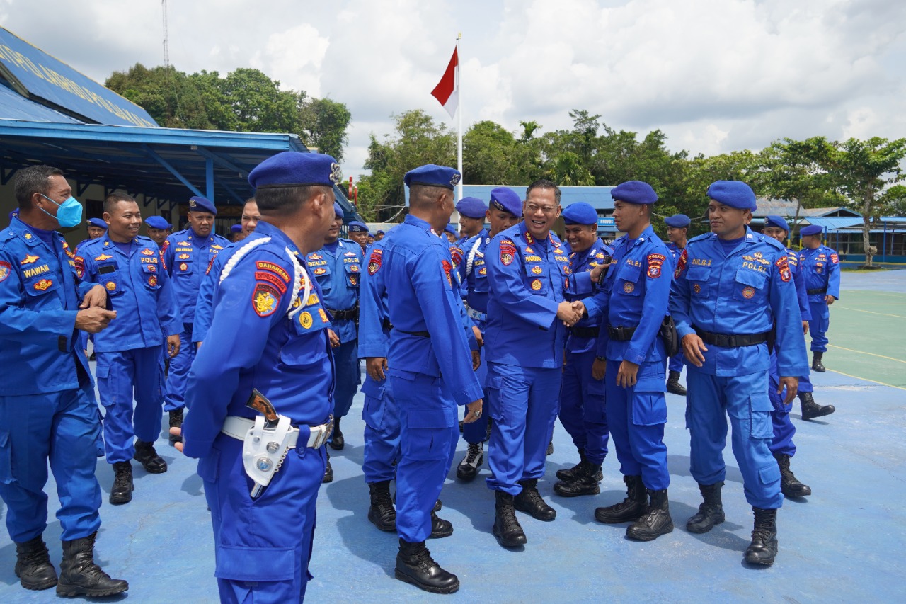 Menjabat Dirpolairud Polda Maluku, KBP Boby Pimpin Penyerahan Tugas Wadirpolairud Polda Kalteng KBP Handoyo