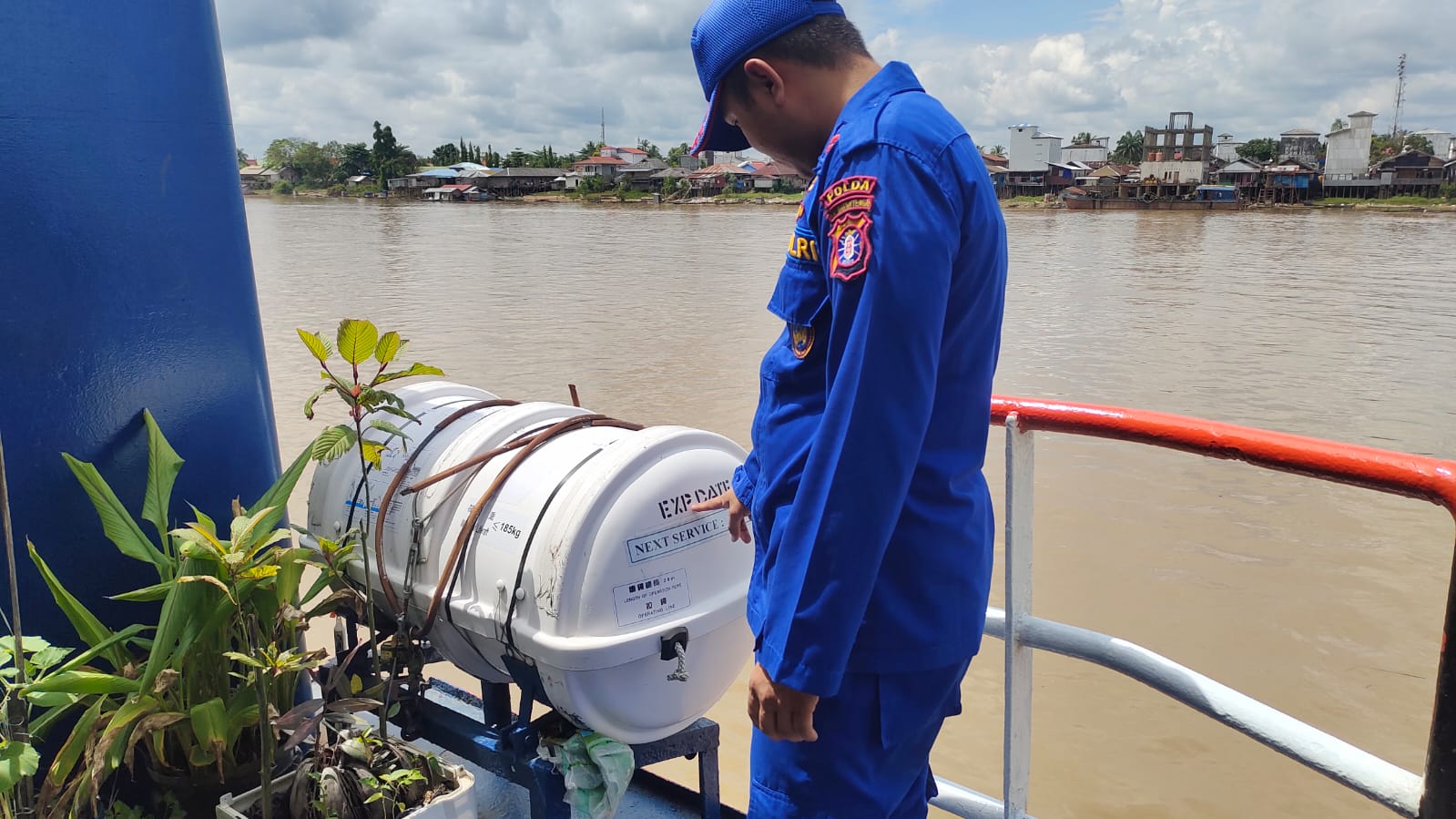 Upaya Preventif Ditpolairud, Personel KP XVIII 2001 Cek Kapal Yang Melintasi Sungai Barito