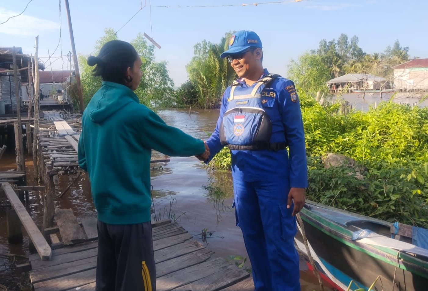Sapa Warga Pesisir Batanjung, Ditpolairud Sisipkan Pesan Kamtibmas