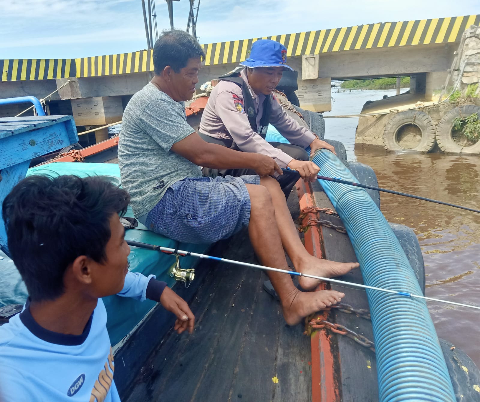 Patroli Rutin, Kapal Polairud Sambangi pelabuhan Dan Sampaikan Pesan Kamtibmas