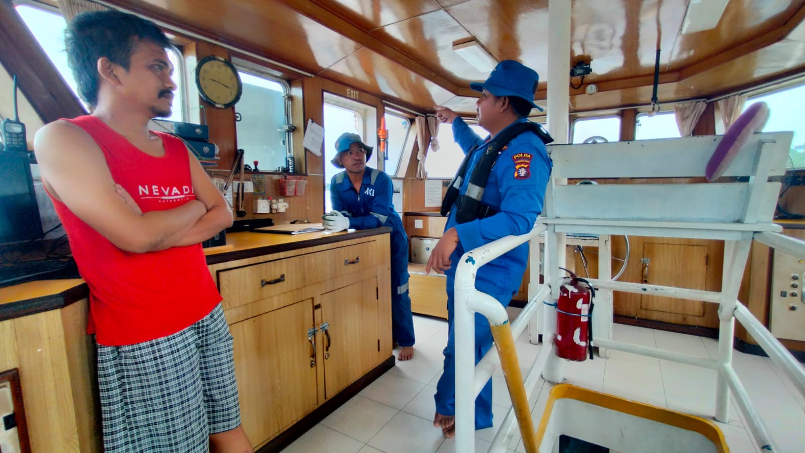 Patroli Rutin, Kapal Polairud Sambangi pelabuhan Dan Sampaikan Pesan Kamtibmas