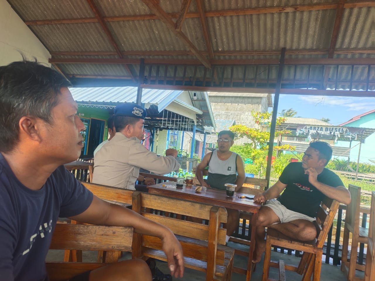 Bincang Santai Dengan Warga Kuala Jelai , Ditpolairud Sisipkan Pesan Kamtibmas