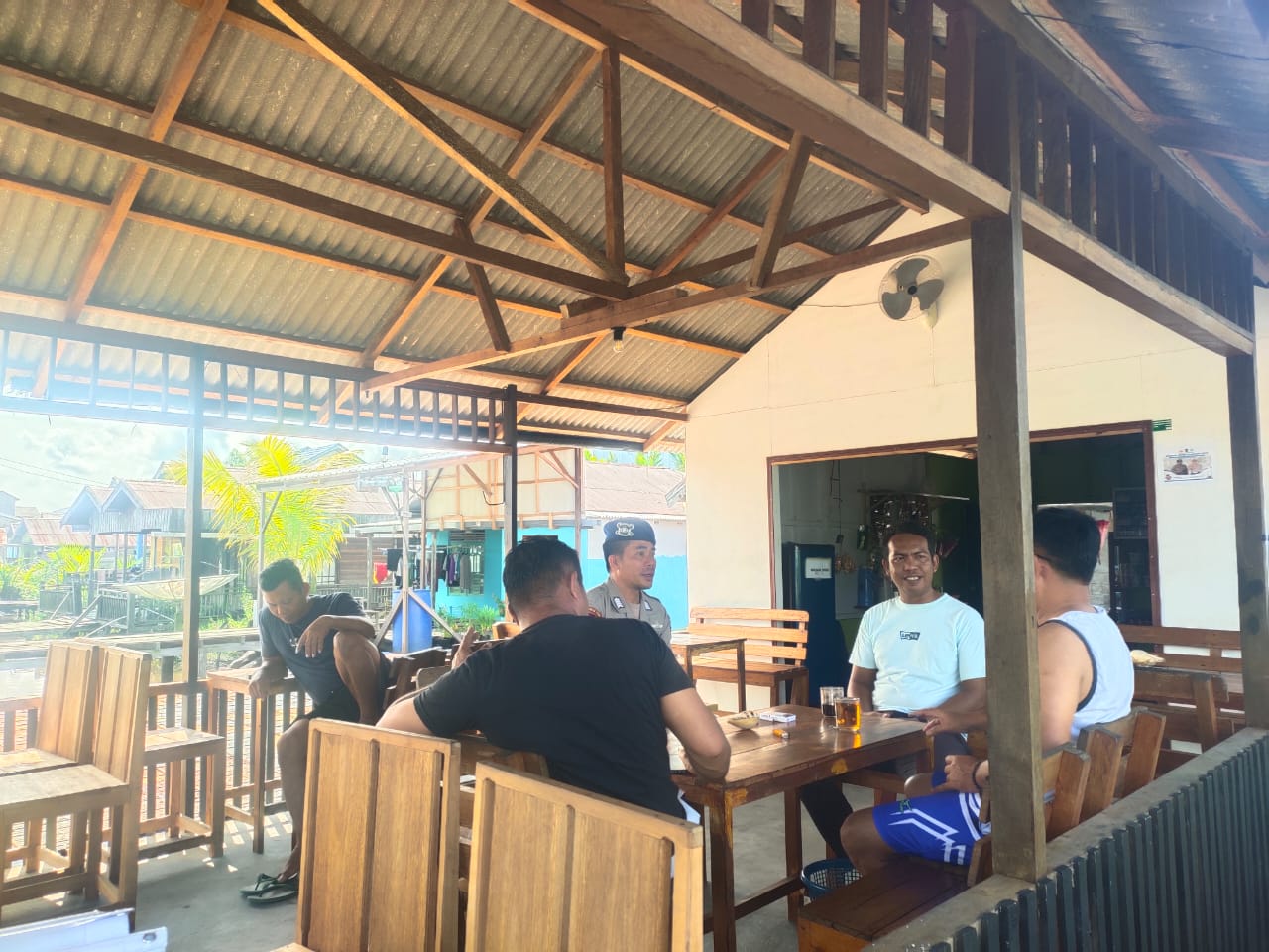 Bincang Santai Dengan Warga Kuala Jelai , Ditpolairud Sisipkan Pesan Kamtibmas