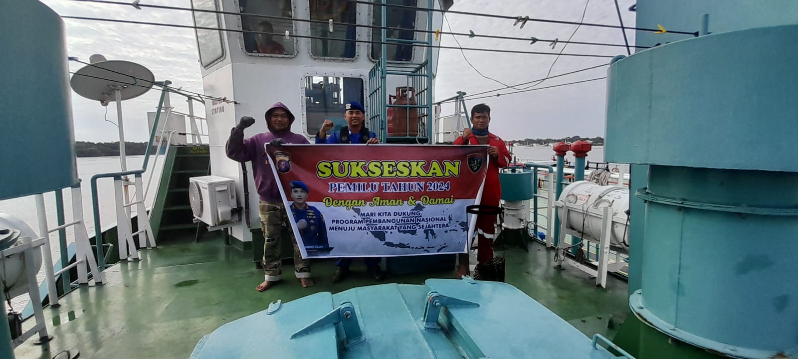 Jelang Pesta Demokrasi 2024, Personel Ditpolairud Gencar Sosialisasikan Pemilu Damai Pada Masyarakat Bantaran Sungai Mentaya