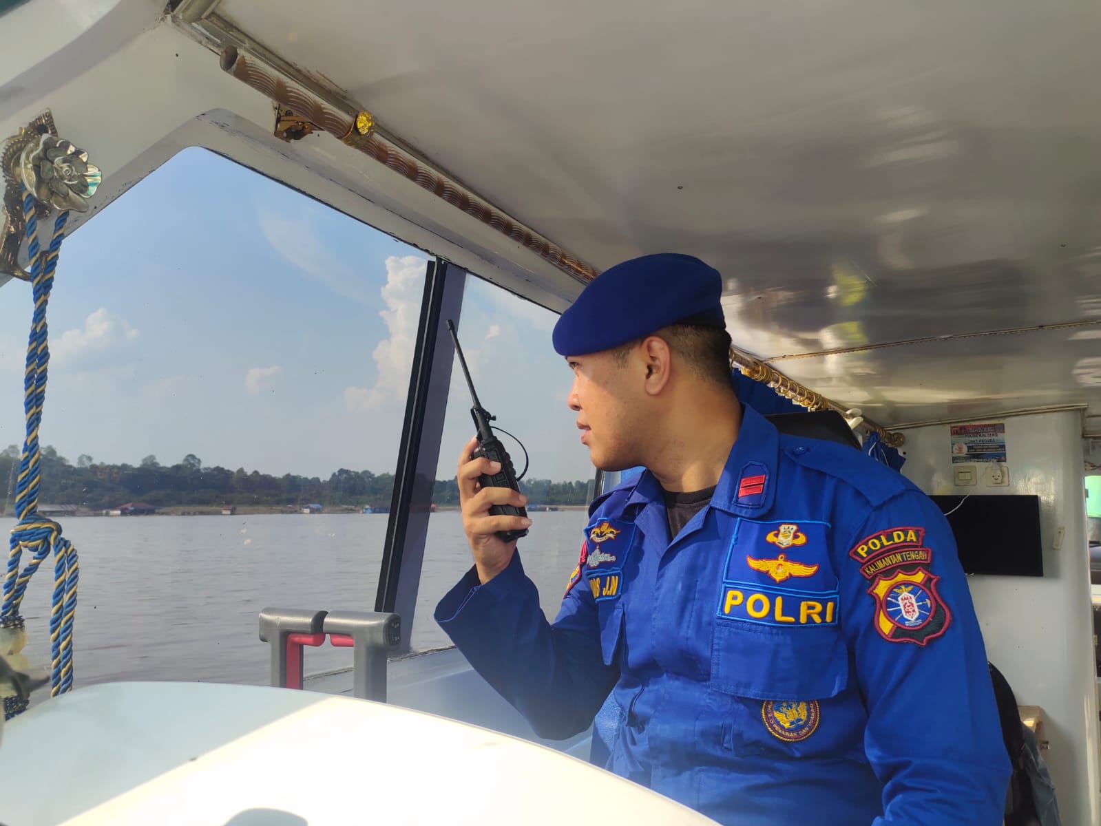 Melalui Channel 16 VHF Personel KP XVIII 2001 Ditpolairud Ingatkan Pengguna Transportasi Air Jauhi Narkoba