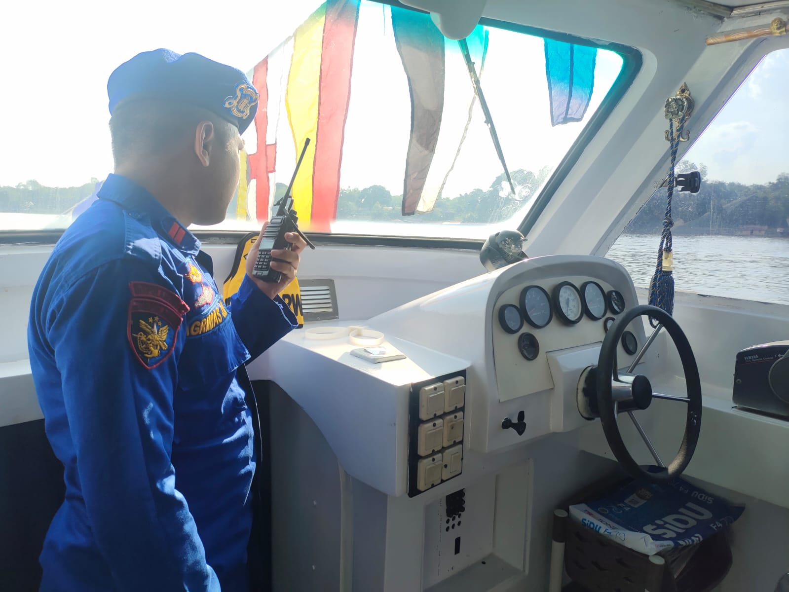 Melalui Channel 16 VHF Personel KP XVIII 2001 Ditpolairud Ingatkan Pengguna Transportasi Air Jauhi Narkoba