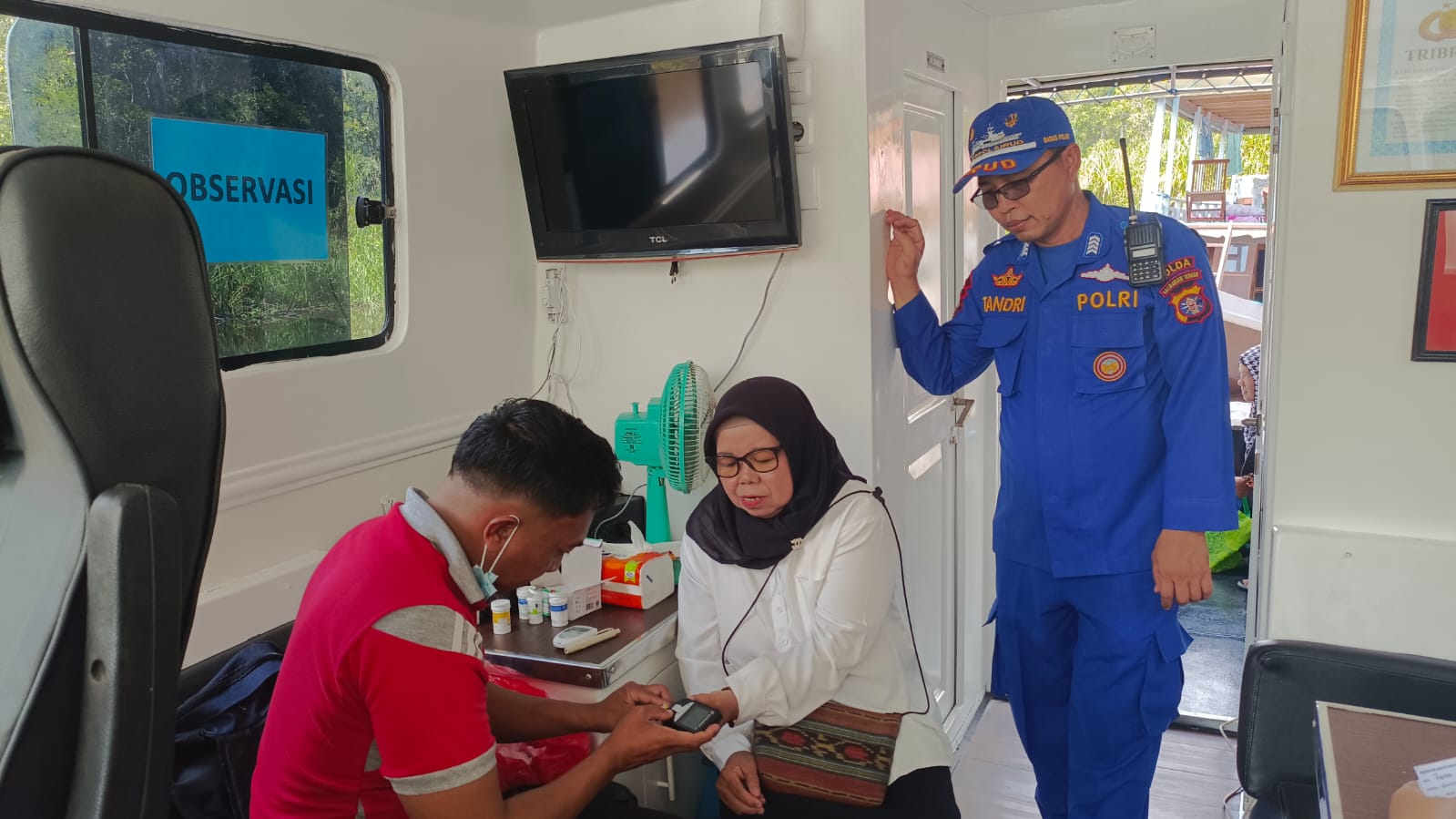 Tingkatkan Pelayanan Kepada Masyarakat Desa Sekonyer, Ditpolairud Adakan Perpustakaan dan Klinik Terapung