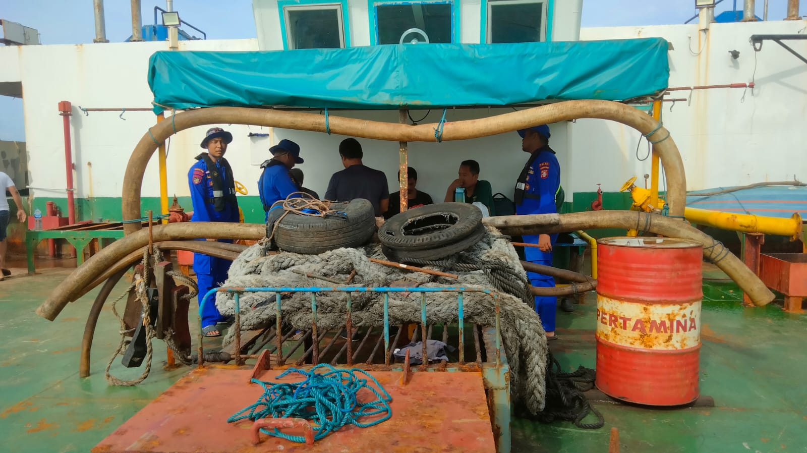 Personel KP XVIII - 2006 Ditpolairud Sosialisasikan Bahaya Narkoba Pada Kapal Sandar Di Das Mentaya