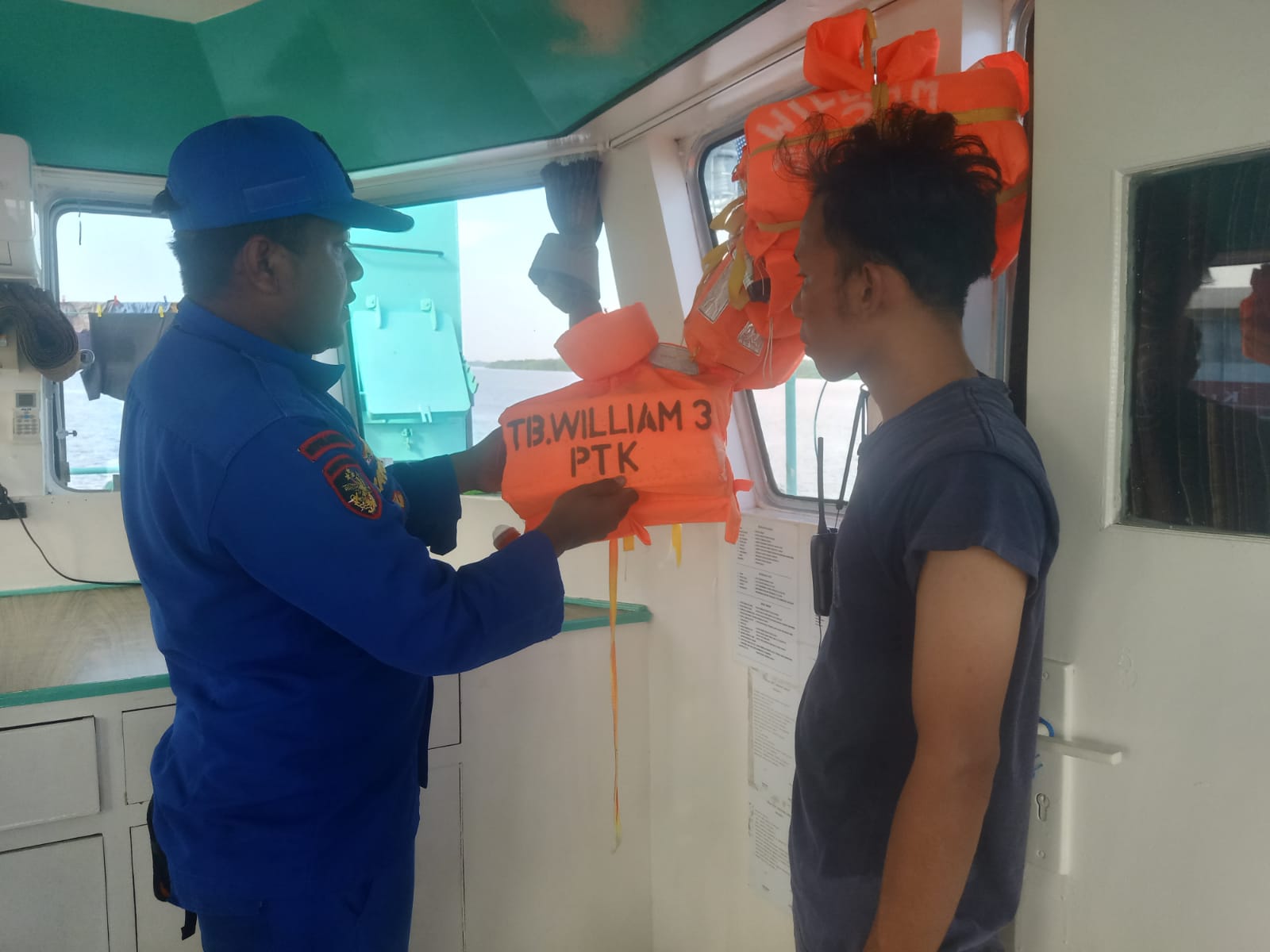 Personil KP XVIII-2006 Ditpolairud, imbau Anak Buah Kapal Antisipasi Cuaca Buruk