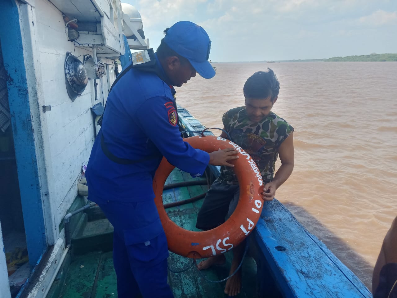 Personil KP XVIII-2006 Ditpolairud, imbau Anak Buah Kapal Antisipasi Cuaca Buruk