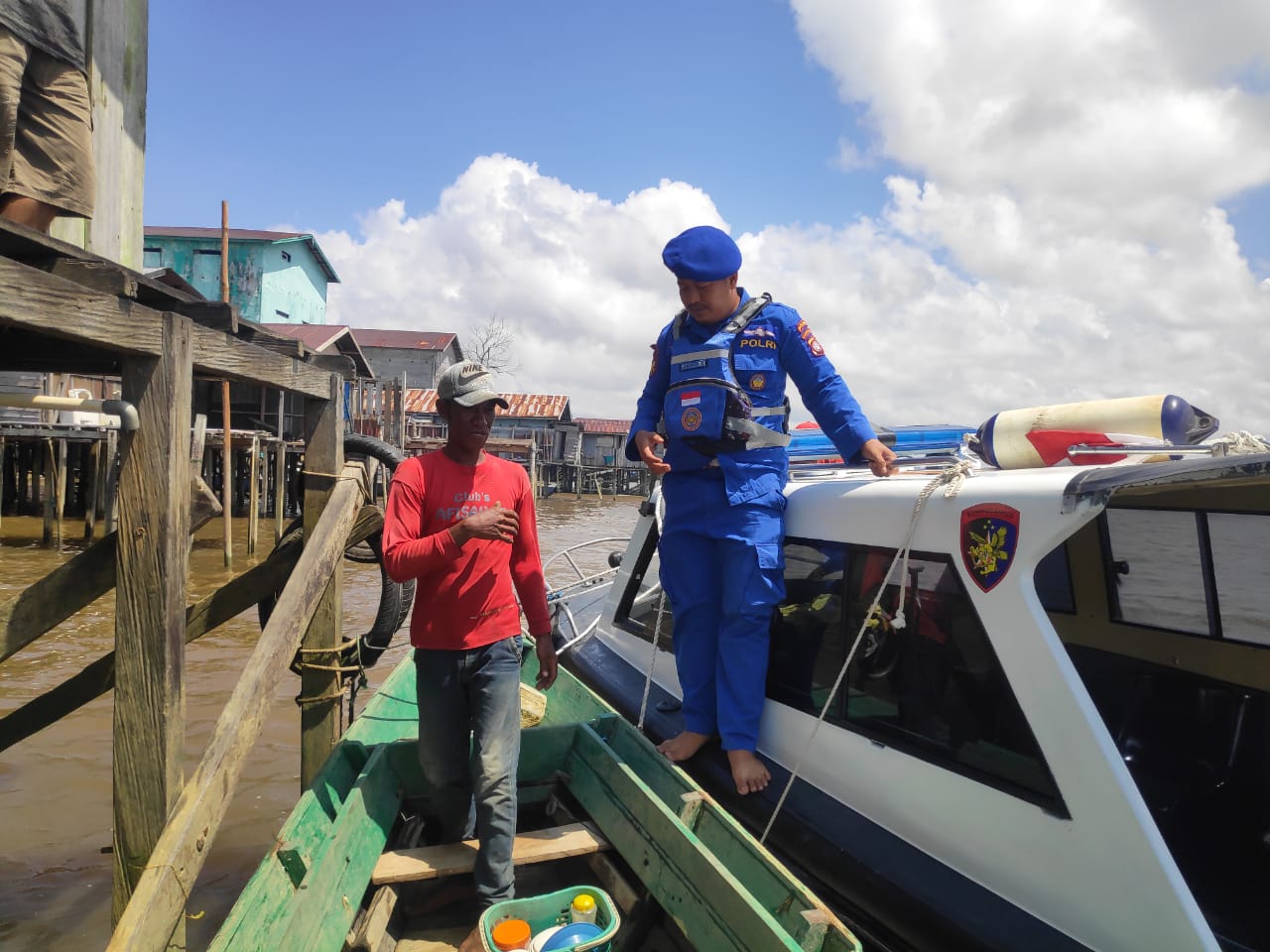 Polisi RW Personel Ditpolairud Sambangi Warga Desa Pegatan, Berikan Pemahaman Tentang Ini