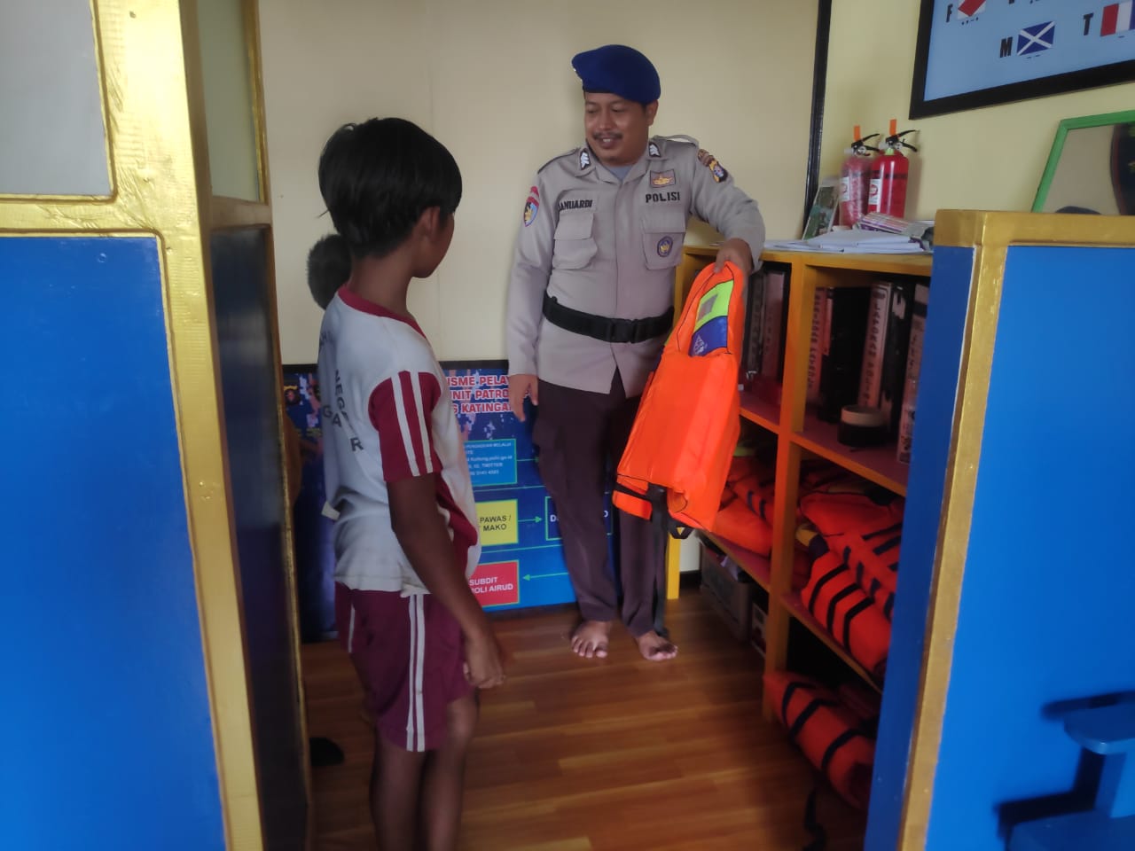 Di kunjungi Pelajar SD N 2 Pegatan, Personel Ditpolairud Berikan Pemahaman Tentang Hal Ini