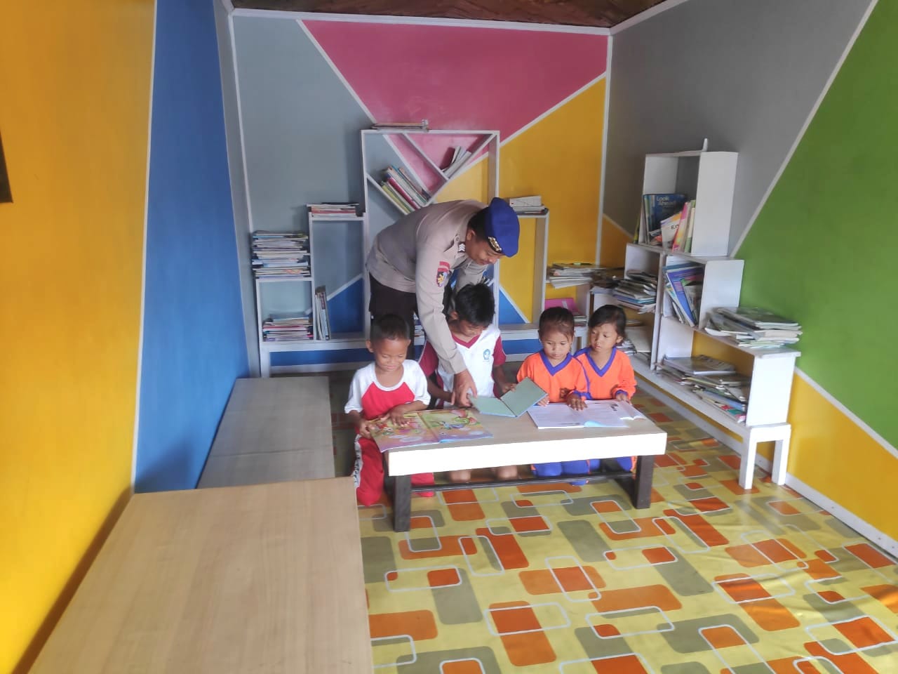 Memfasilitasi Belajar, Mako Perwakilan Pegatan Masih Rutin Dikunjungi anak-anak Pesisir Desa Pegatan