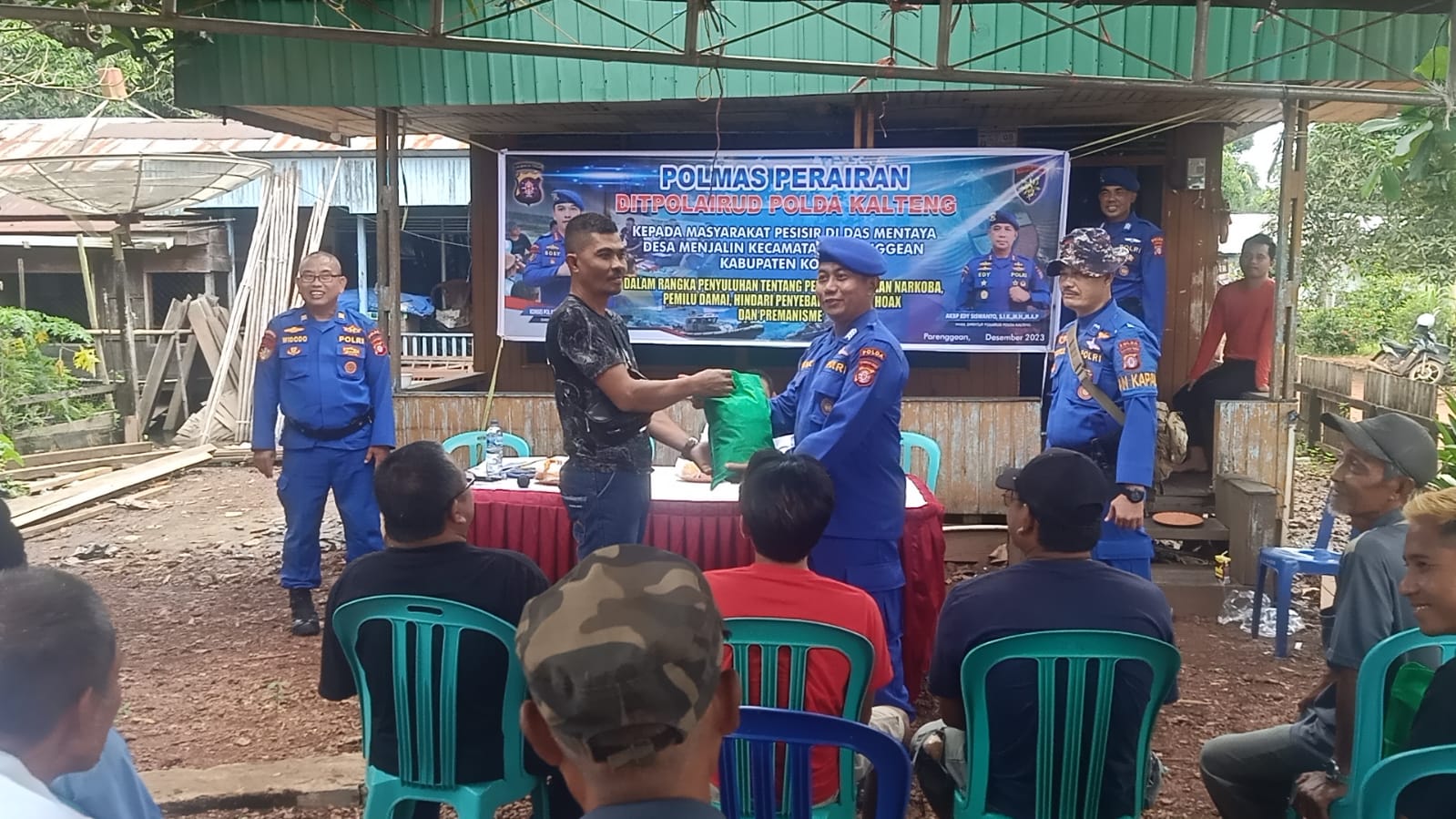 Dekatan Polri Dengan Masyarakat Pesisir, Ditpolairud Laksanakan Giat Polmas Di Desa Menjalin