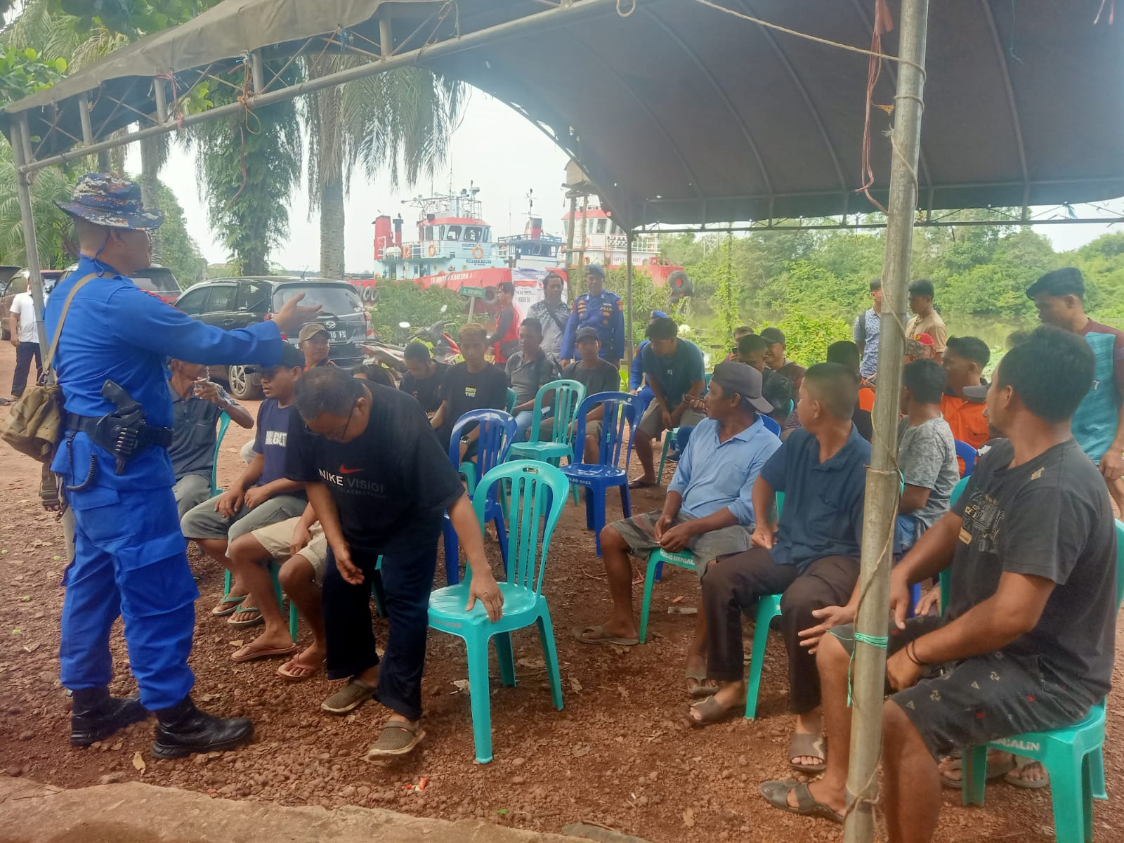 Dekatan Polri Dengan Masyarakat Pesisir, Ditpolairud Laksanakan Giat Polmas Di Desa Menjalin