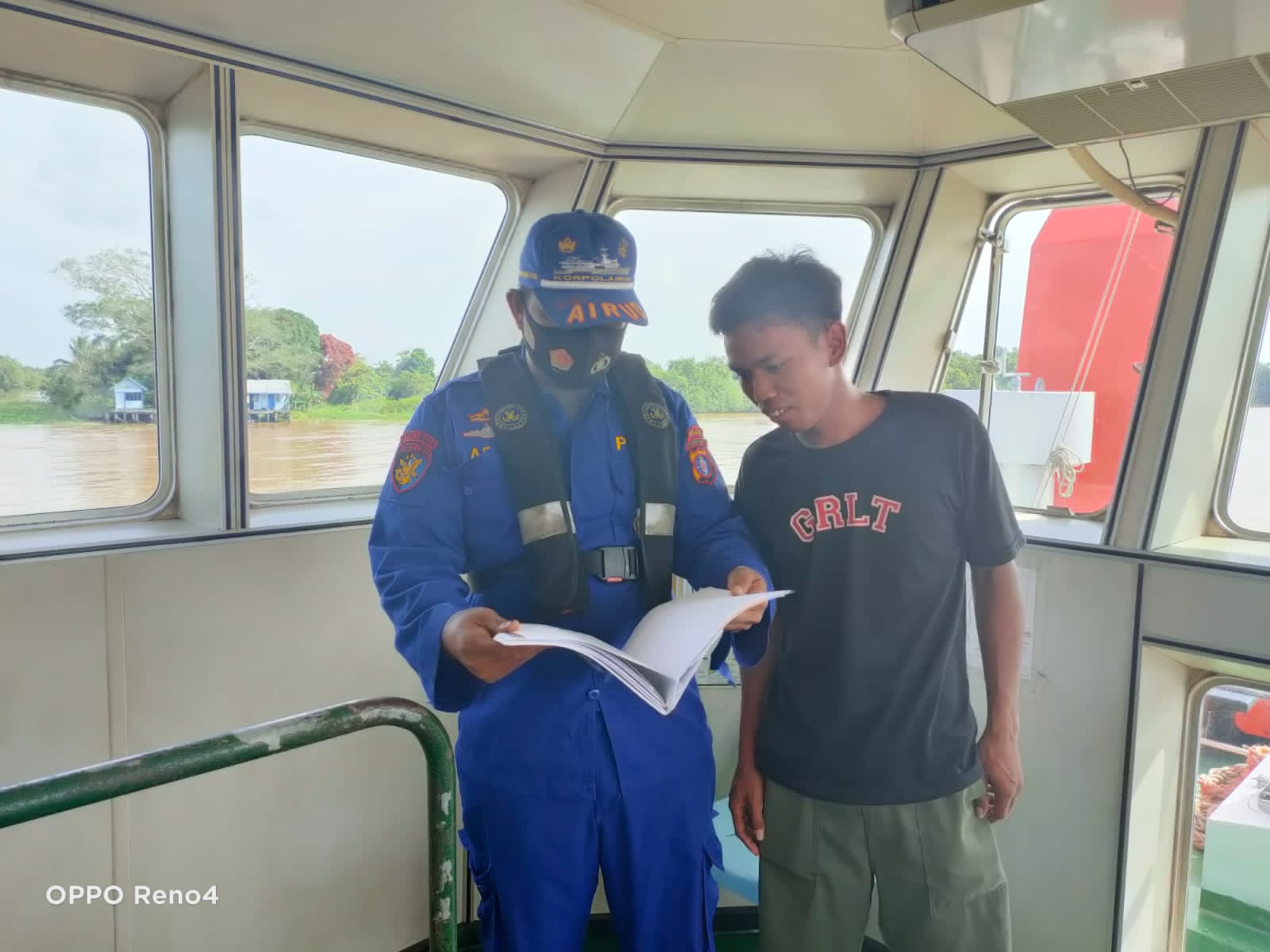 Antisipasi Pelanggaran Pelayaran di Das Barito Ditpolairud Lakukan Pemeriksaan Dokumen Kapal