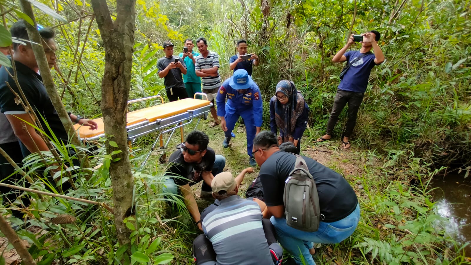 Ditpolairud Beserta Tim Evakuasi Temukan Jasad Pemuda Tanpa Identitas Tewas Gantung Diri