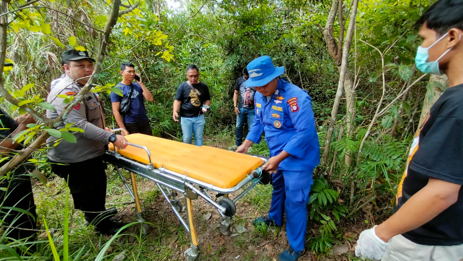 Ditpolairud Beserta Tim Evakuasi Temukan Jasad Pemuda Tanpa Identitas Tewas Gantung Diri