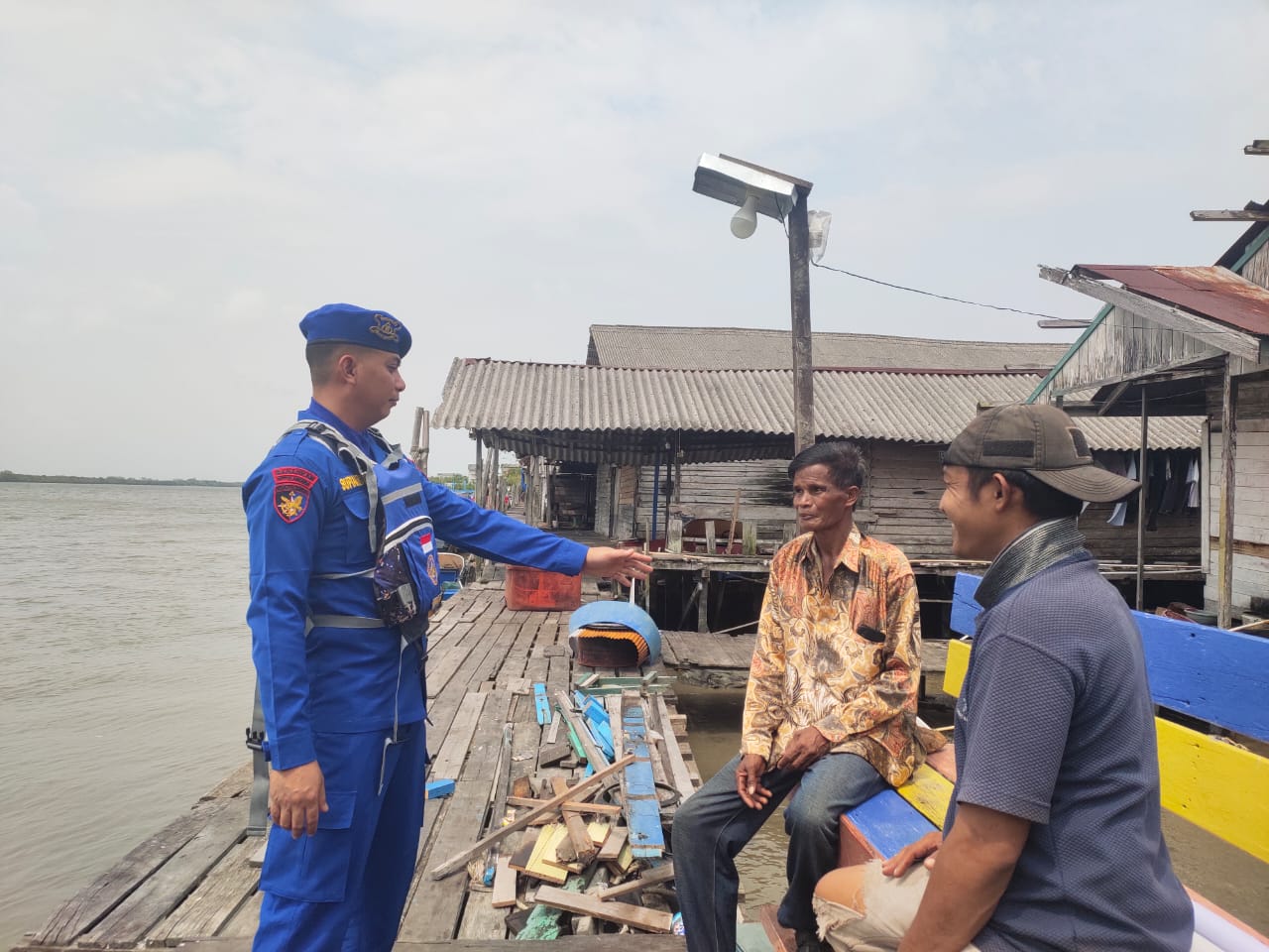 Kemarau Di Sejumlah Wilayah Indonesia, Personel Ditpolairud Imbau Masyarakat Jelai Turut Jaga Lingkungan