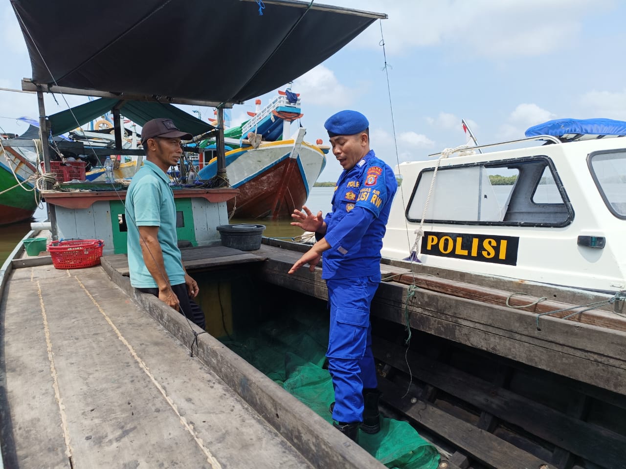 Kemarau Di Sejumlah Wilayah Indonesia, Personel Ditpolairud Imbau Masyarakat Jelai Turut Jaga Lingkungan